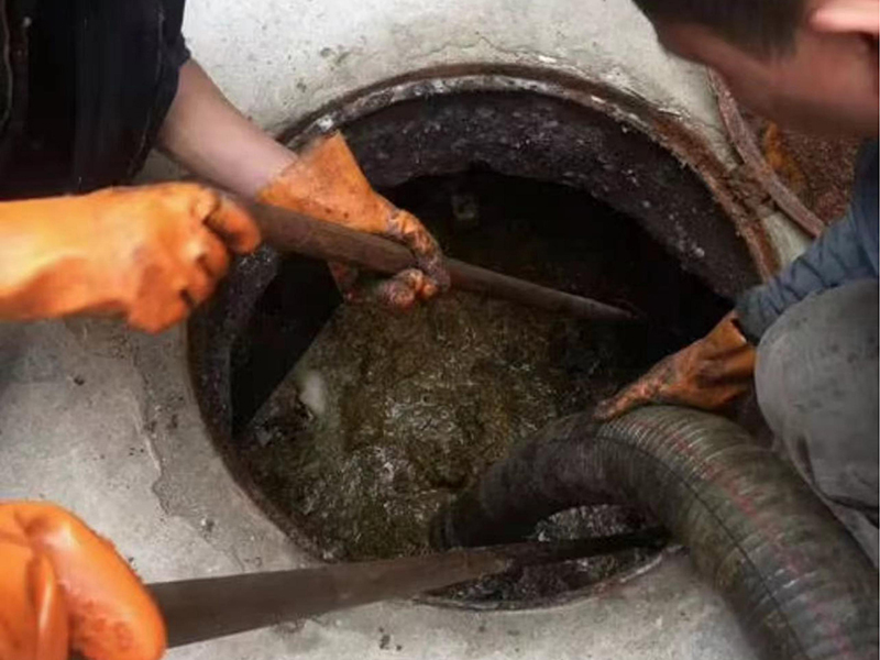 安新清理化粪池时如何避免沼气的危害？